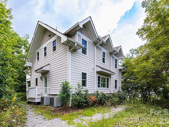 2nd image of 11 Lila Ln