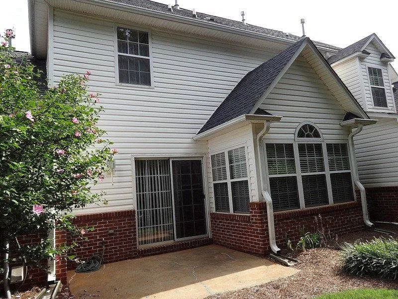 402 Cliffview Court in Greer, SC 29650 — Photo 2