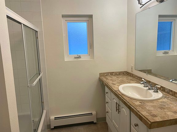 Heated floor in the large bathroom!