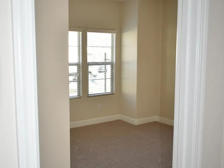 4618 Tolman Way — Photo 5