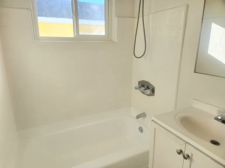 1147 S Serrano Ave #4 — Photo 13