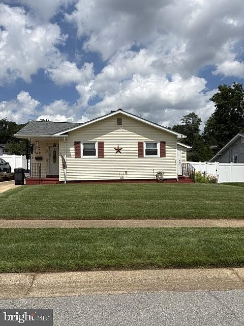 1st image of 3821 Evelyn Dr