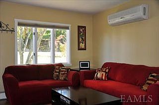 3rd image of 9 N Parkway Dr