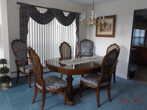 3rd image of 15 Newbury Ct