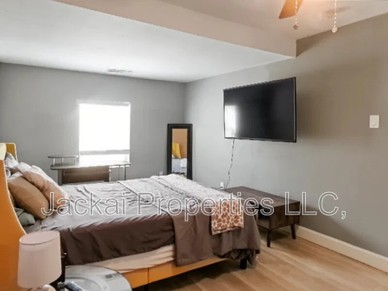 4421 Cicero St — Photo 3