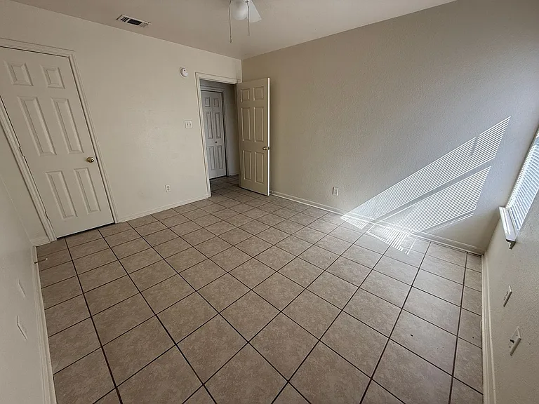 1309 Nicholas Cr. — Photo 17