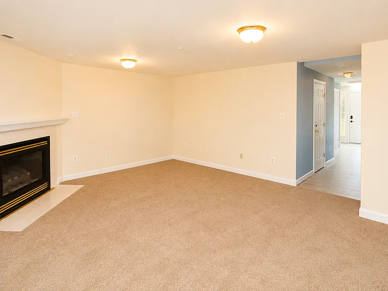 2218 Mears Ln — Photo 6