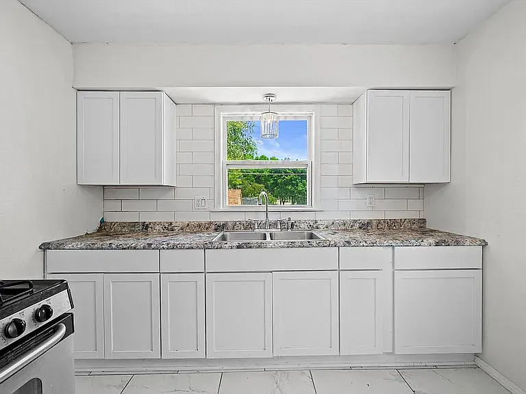 5400 N 53rd St #B — Photo 2