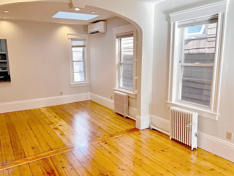 648 E 7th St #3 — Photo 7