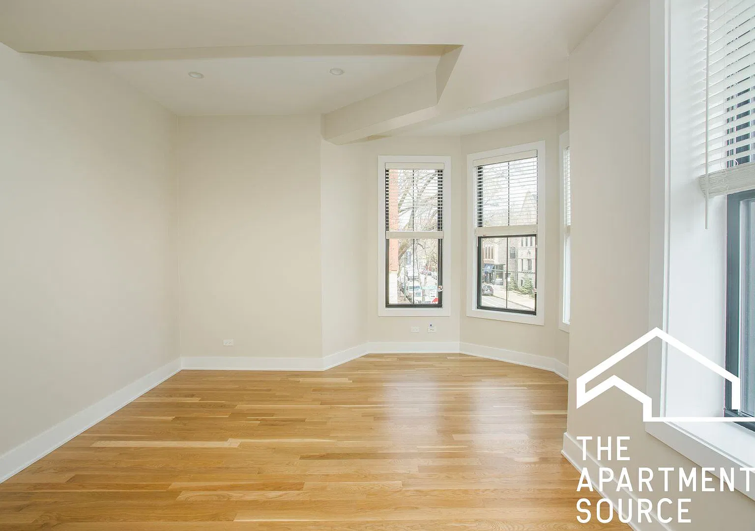 2258 North Southport Avenue #2 — Photo 4