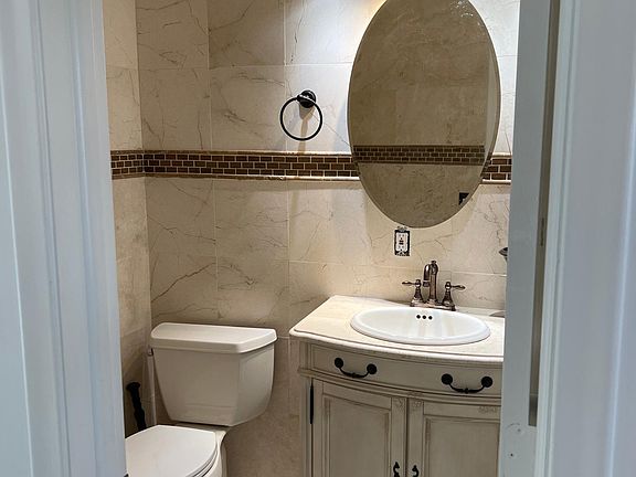 5th image of 2520 Juniper Dr #2520