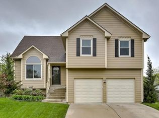610 NE Field Creek Dr, Blue Springs, MO 64014