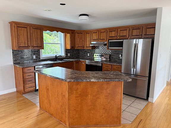 5th image of 22 Hughes Ct