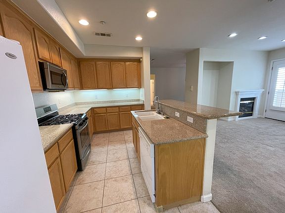 Kitchen and living room
1st floor