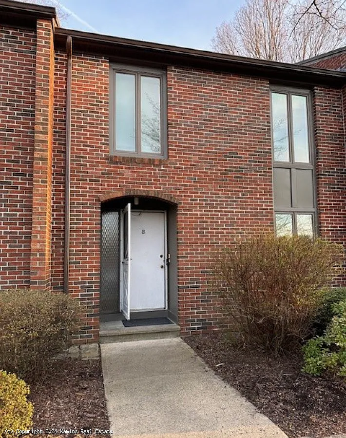 3 bed, 1.5 bath, 1280 sqft, $2,400 — Photo 2