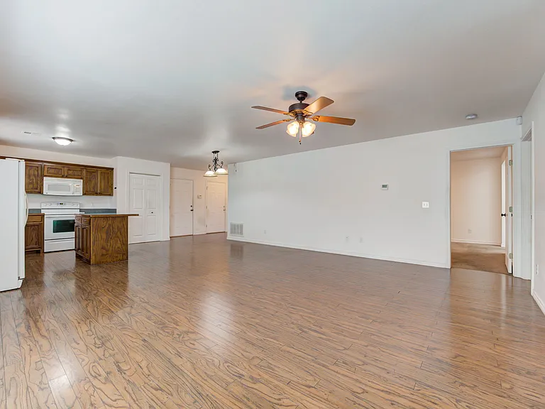 3727 Cedar Ridge Dr — Photo 6