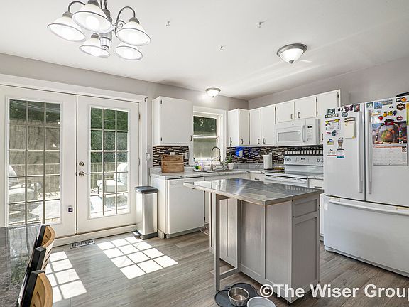 5th image of 8395 Childsdale Ave NE