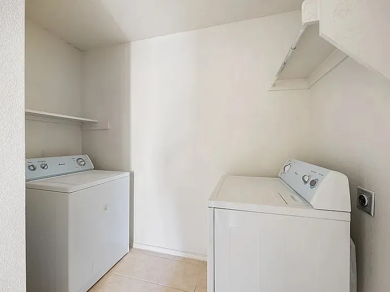 211 Prentice Dr — Photo 20