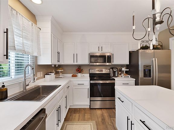 4th image of 10053 Scenic Ridge Blvd