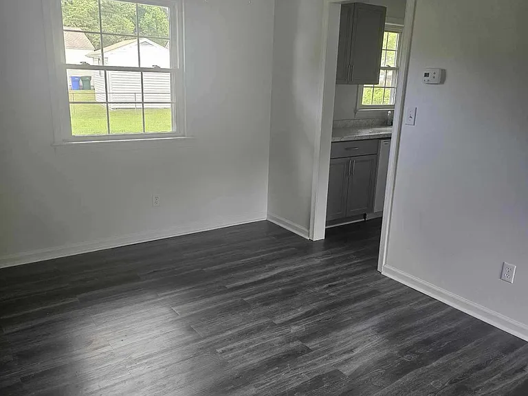 181 Spaulding Dr — Photo 4