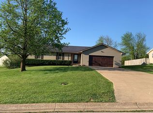 220 Bonnie Dr, Lebanon, MO 65536