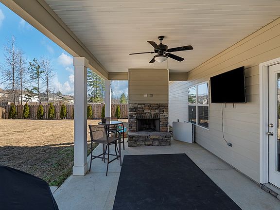 4th image of 8015 Barton Dr