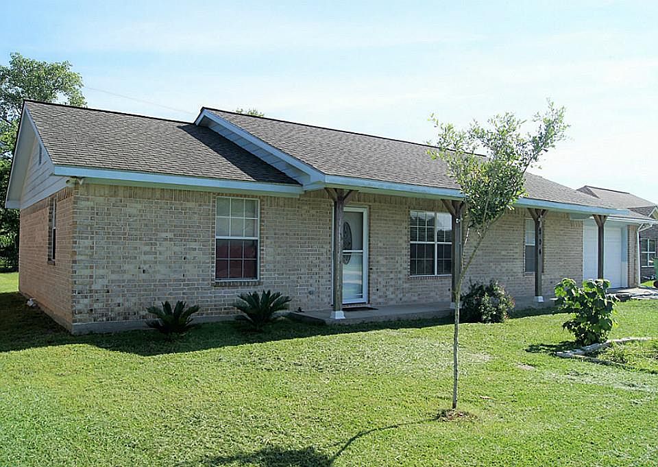 1st image of 204 N Tammye Ln