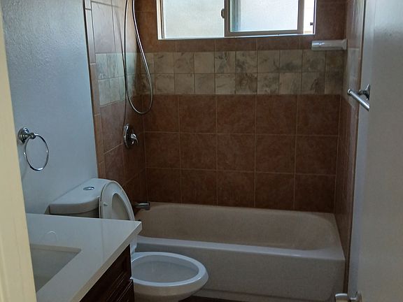 3rd image of 1621 La Playa Ave APT 4