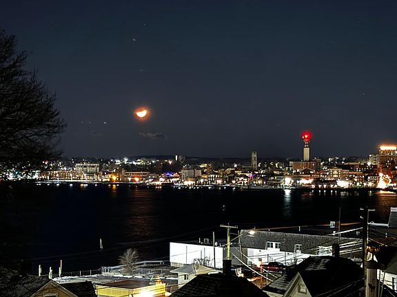 City Lights! View of the river from this Apartment at night