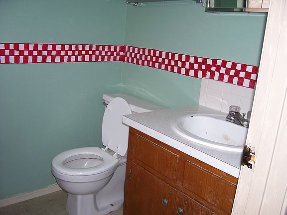 5th image of 812 N Clay St