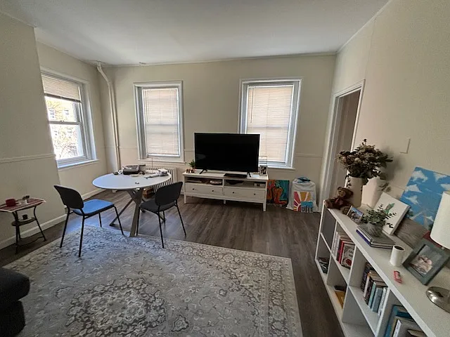 211 Harrison Ave #2