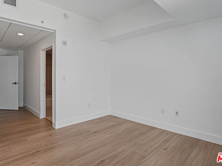 13700 Marina Pointe Dr #1916 — Photo 11