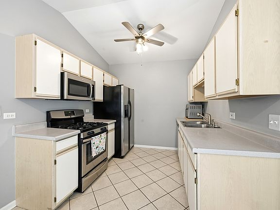 4th image of 383 Woodview Cir APT D