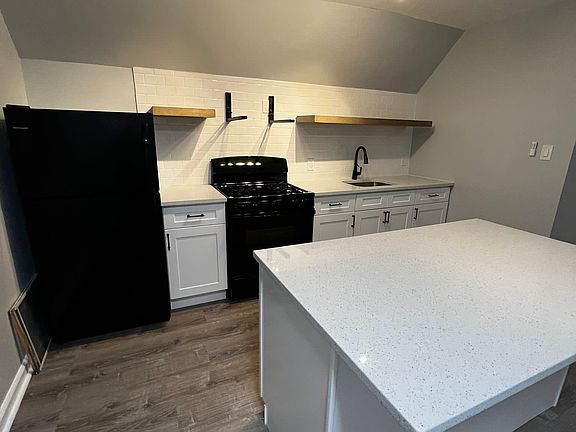 3rd image of 440 Calhoun Ave #3