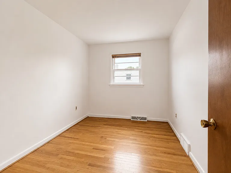 527 W Marion St — Photo 17