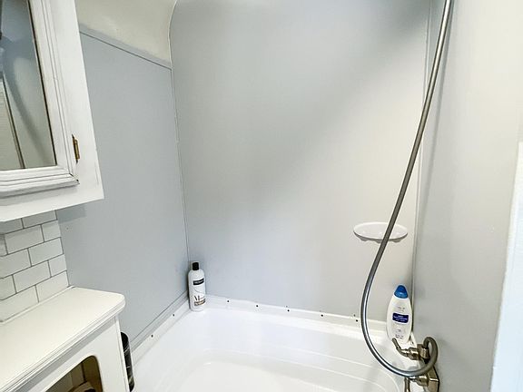 4th image of 430 N Calaveras St