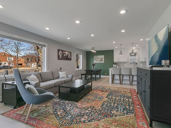 2nd image of 305 Desplaines Ave