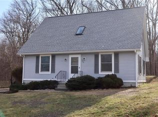 100 Marian Ln, Woonsocket, RI 02895