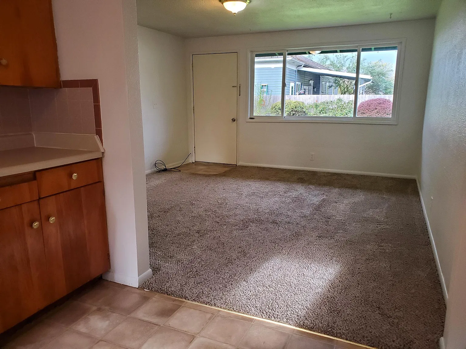 2 bed, 700 sqft, $1,300 — Photo 3