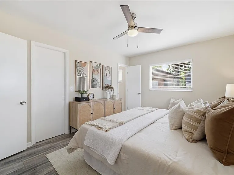 2327 W Knollwood Pl — Photo 8