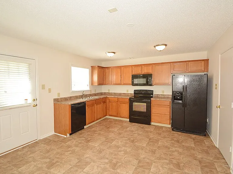 12162 Maize Dr — Photo 6