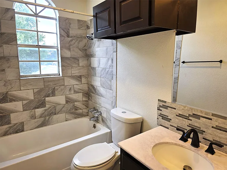 1600 Hollow Tree Blvd — Photo 30