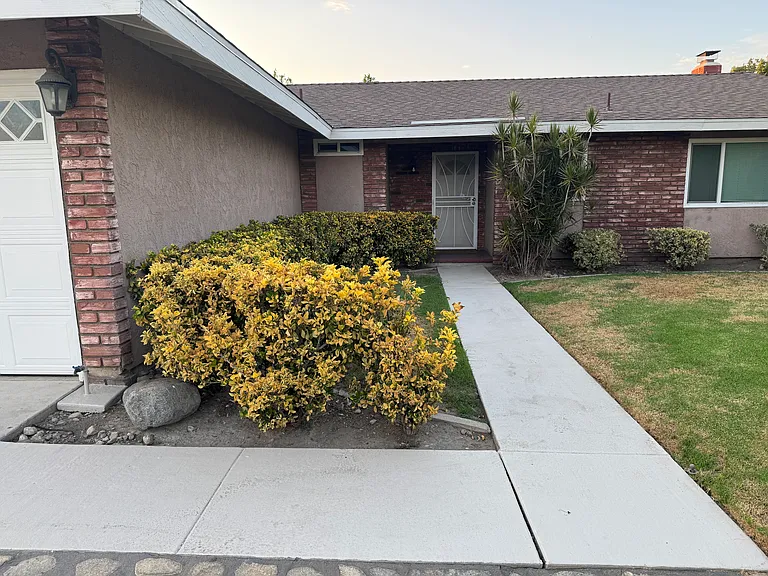 15840 Rainbow Dr — Photo 3