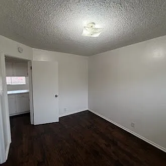 423 W 21st St #9 — Photo 11
