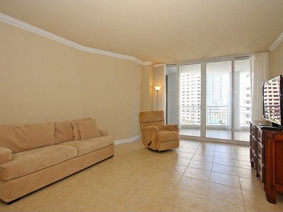 3rd image of 808 Brickell Key Dr APT 1105