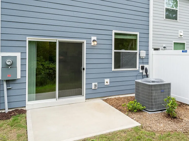 518 Eastwood St — Photo 7