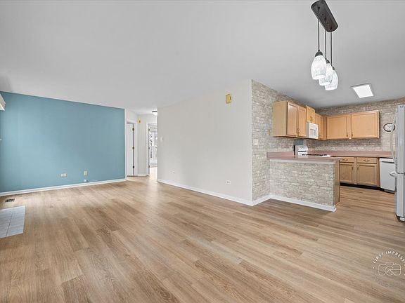4th image of 1084 Camden Ct #1084