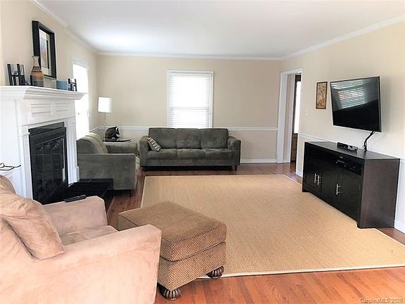 5th image of 4007 Meadowridge Dr