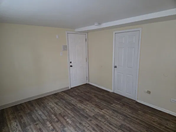 14132 S School St APT 1B, Riverdale, IL 60827