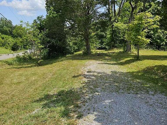 2nd image of 224 E Hendron Chapel Rd